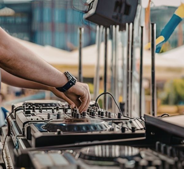Sanatçı &  DJ